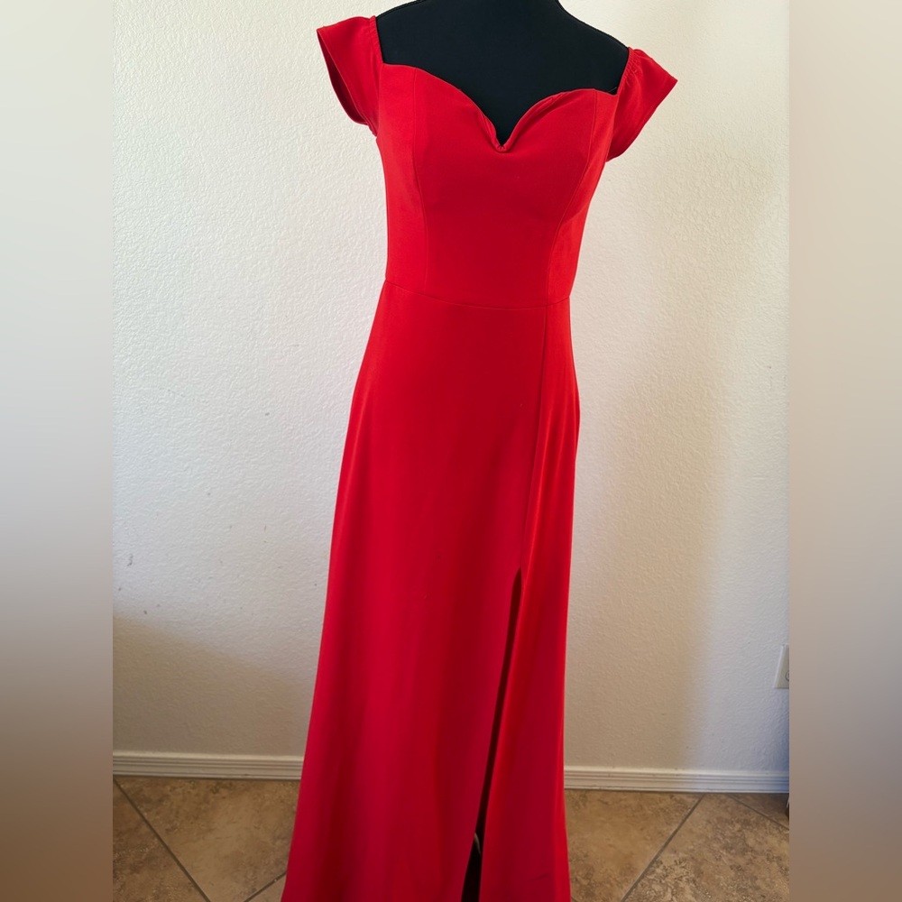 Red tight maxi dress with a slit down the leg and a touch of glamour